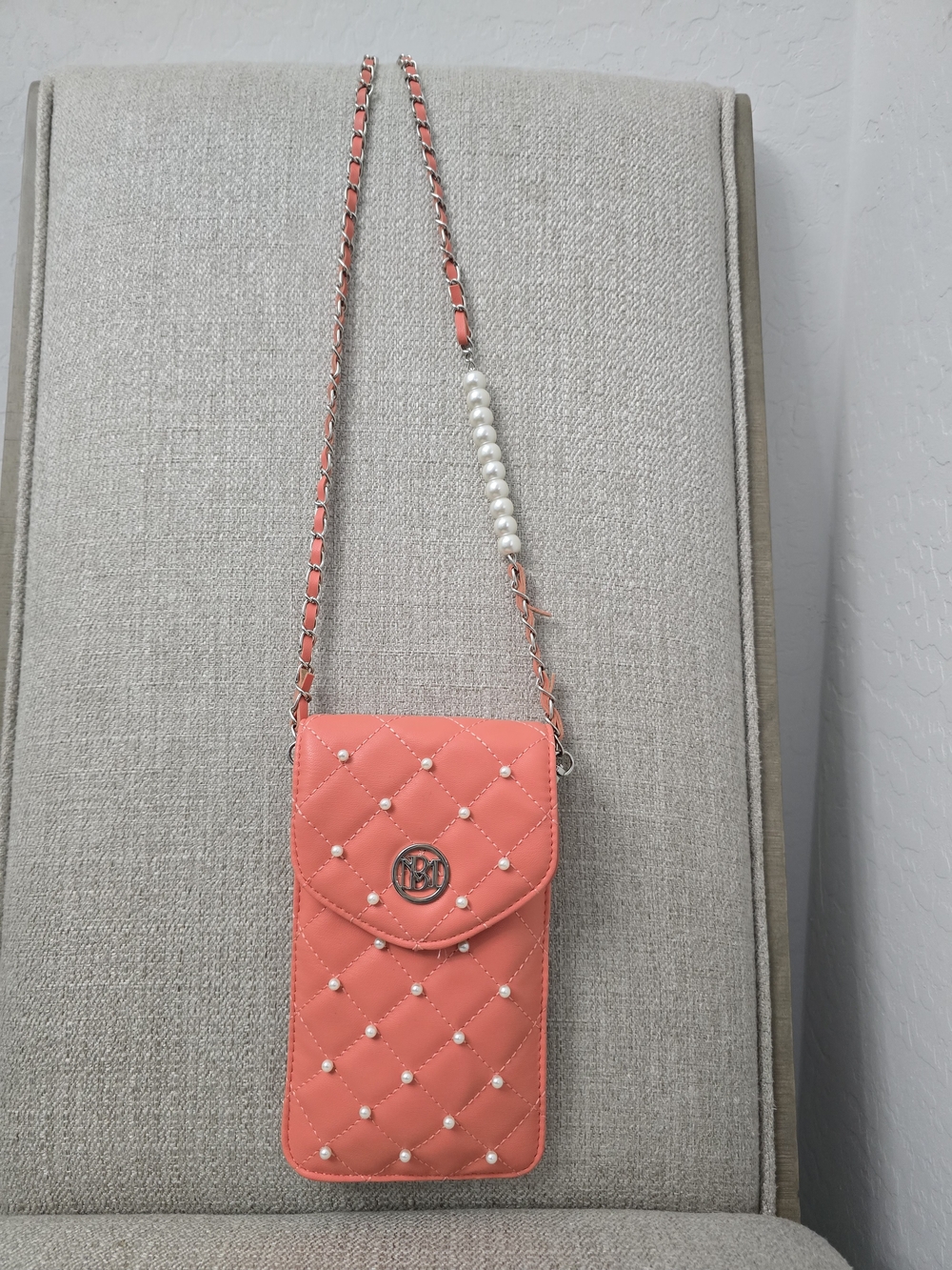Badgley Mischka Coral Quilted Pearl Crossbody Phone Bag - Picture 2 of 5